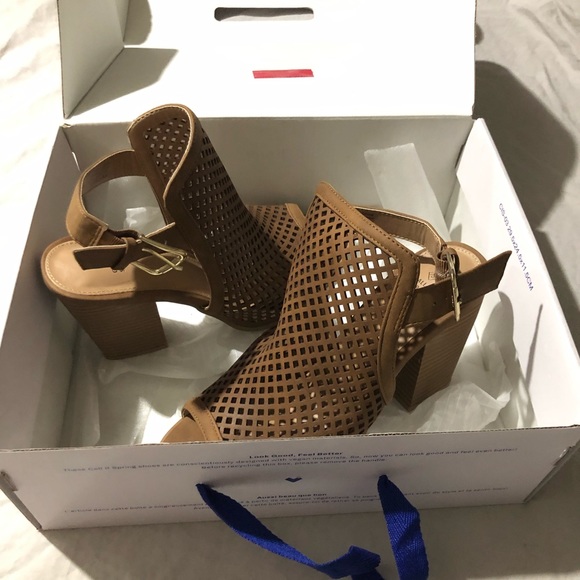 Women’s summer heels - Picture 1 of 7